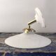 Applique murale vintage en opaline blanche