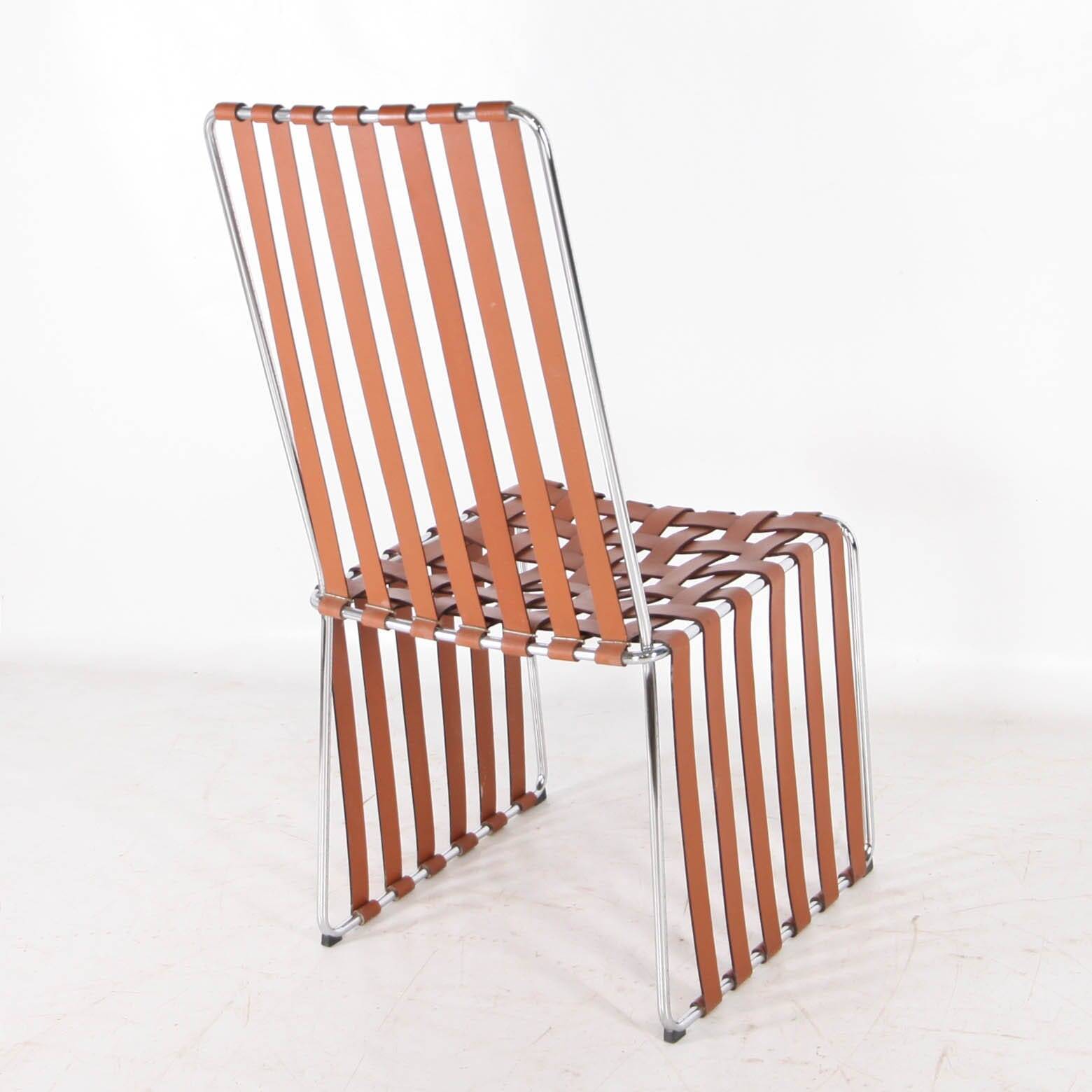 Suite de 6 chaises en cuir et chrome