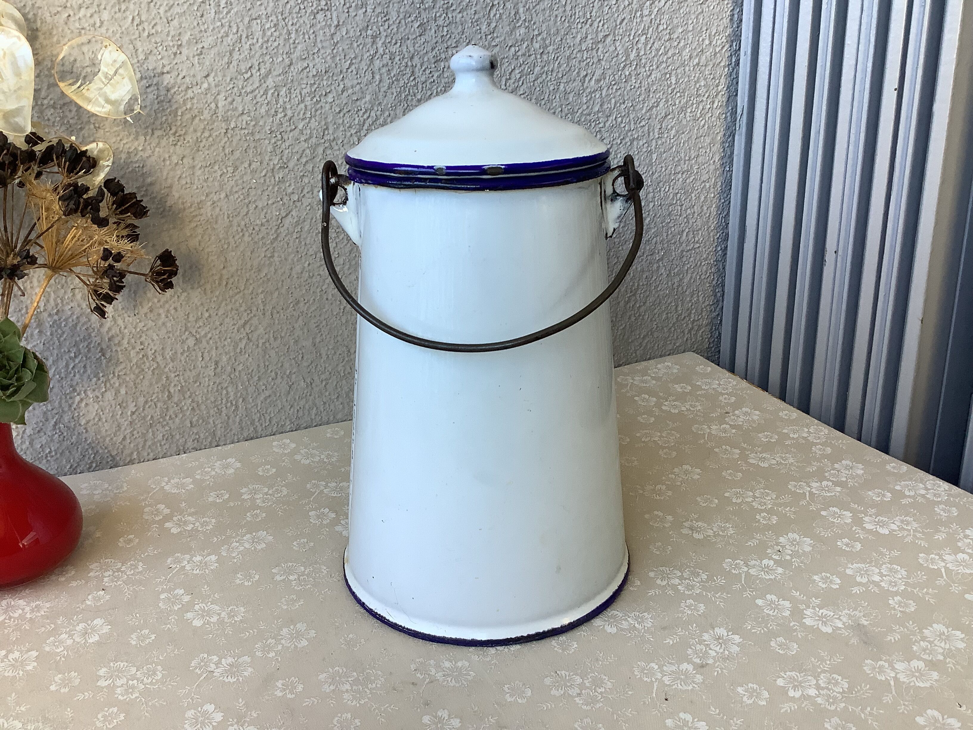 Pot à lait en tôle émaillé shabby chic
