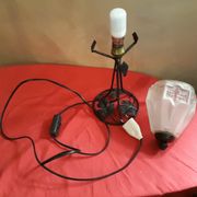 Wrought iron lamp and its opaque molded glass 1900 has 30 art deco electricity to the standard