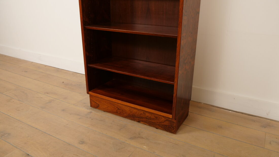 Étagère vintage étroite | Bois de rose | Hundevad pour Omann Jun