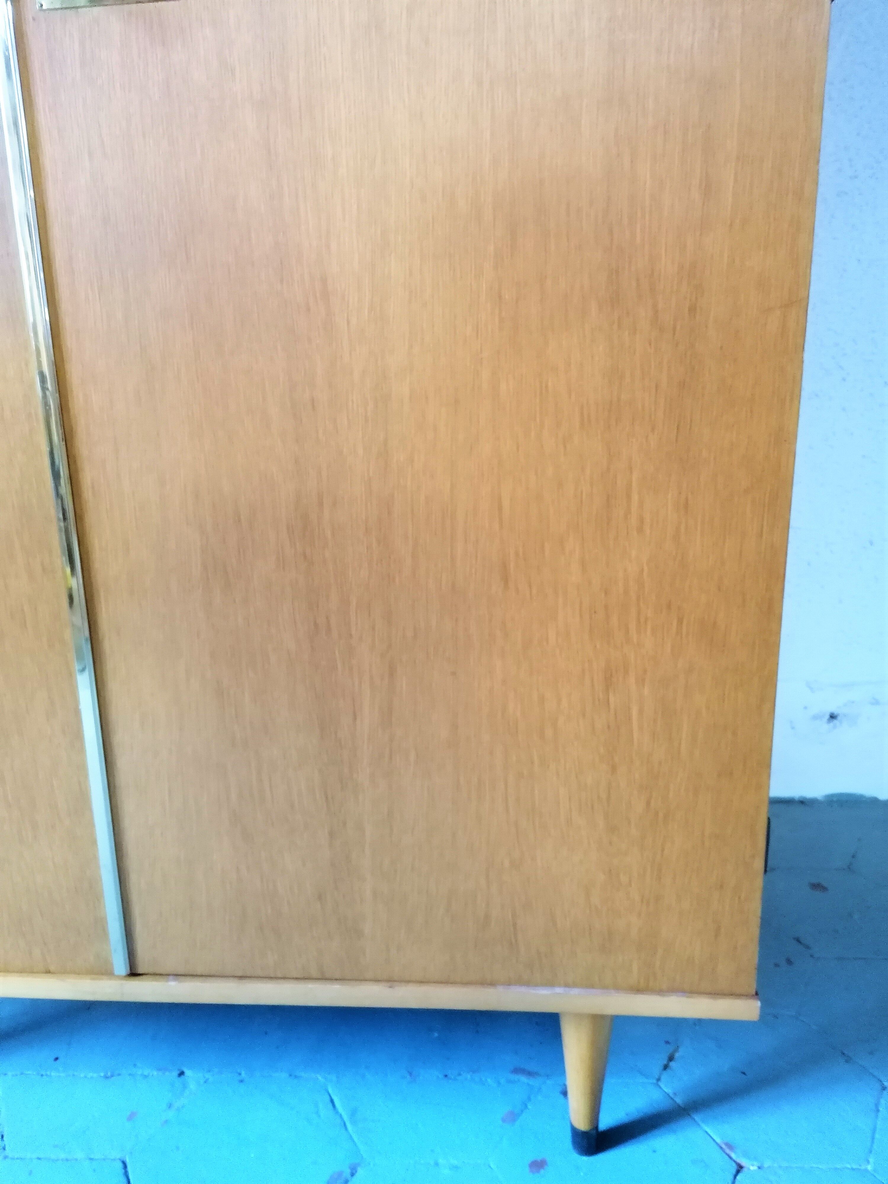 Armoire vintage