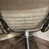 Suite of 4 armchairs in white Ray and Charles Eames leather