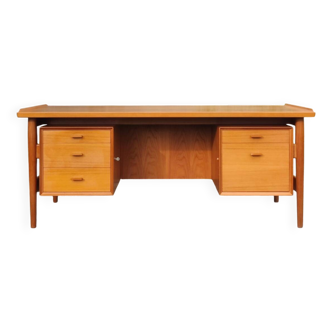Danish desk by Arne Vodder for Sibast 1960