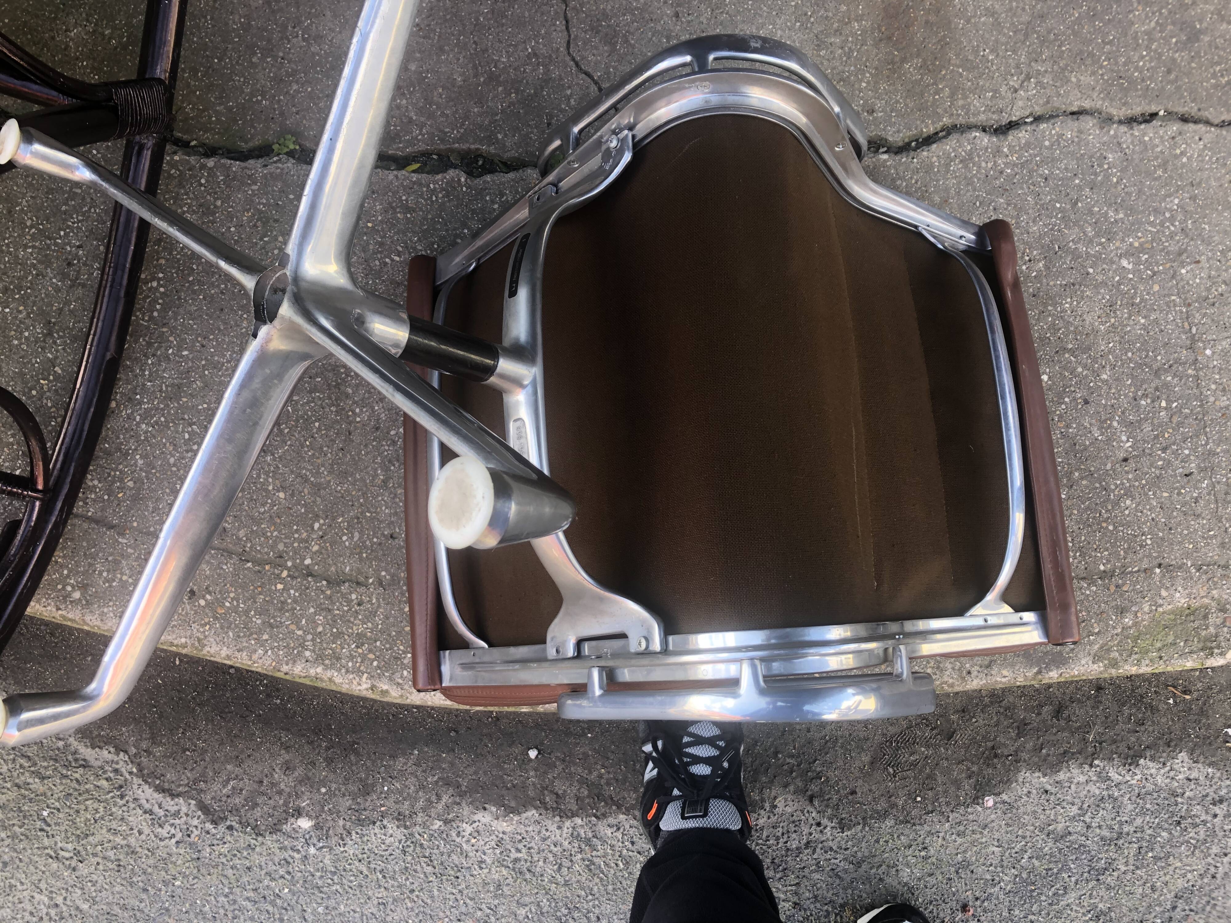 Herman Miller chair by Charles et Ray Eames