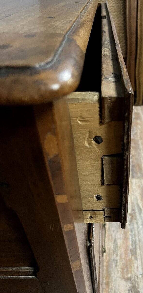 Buffet with eight Renaissance doors in solid walnut.