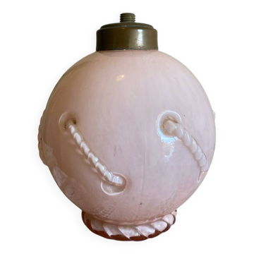 Ancien globe en verre opalin rose