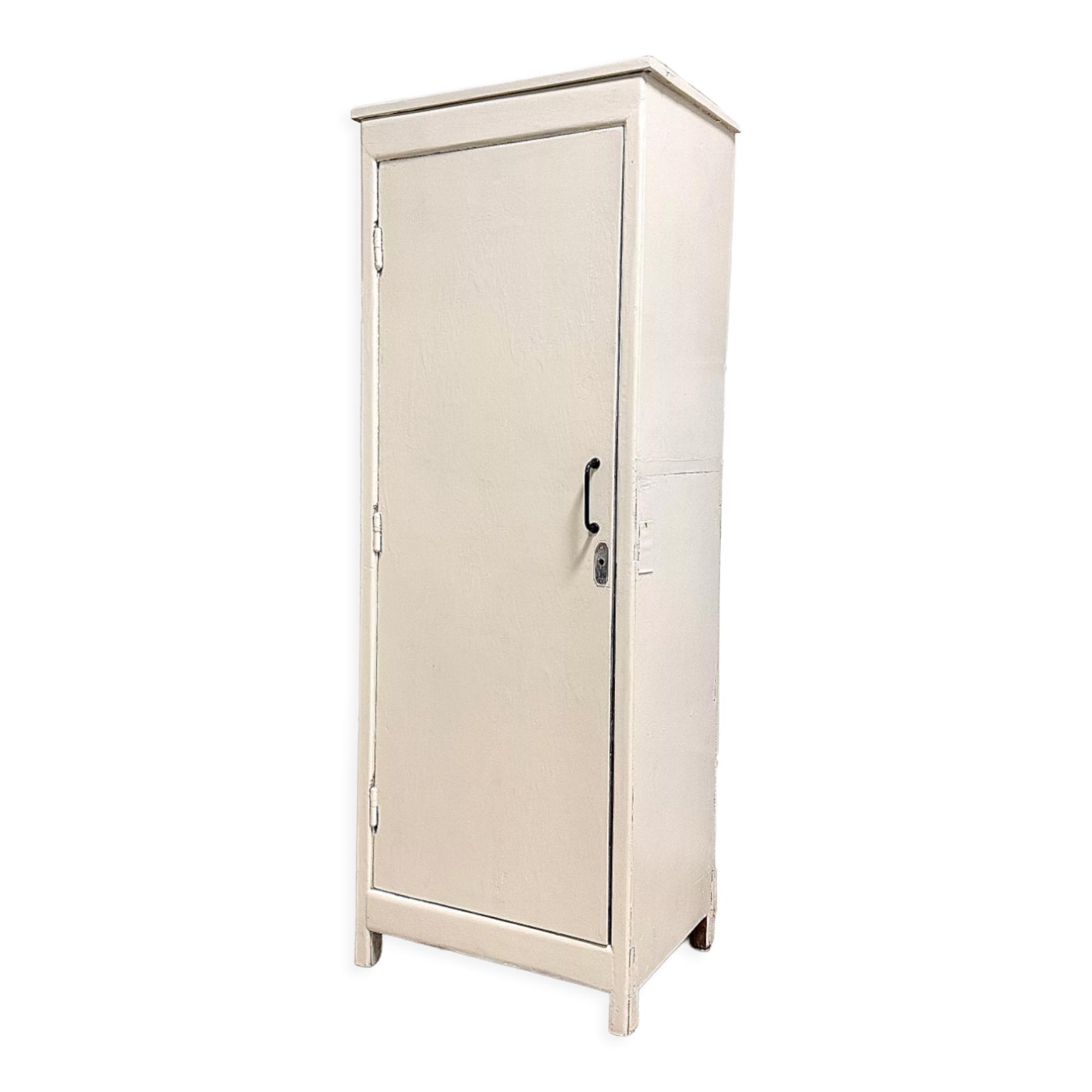 Parisian wardrobe in linen wood