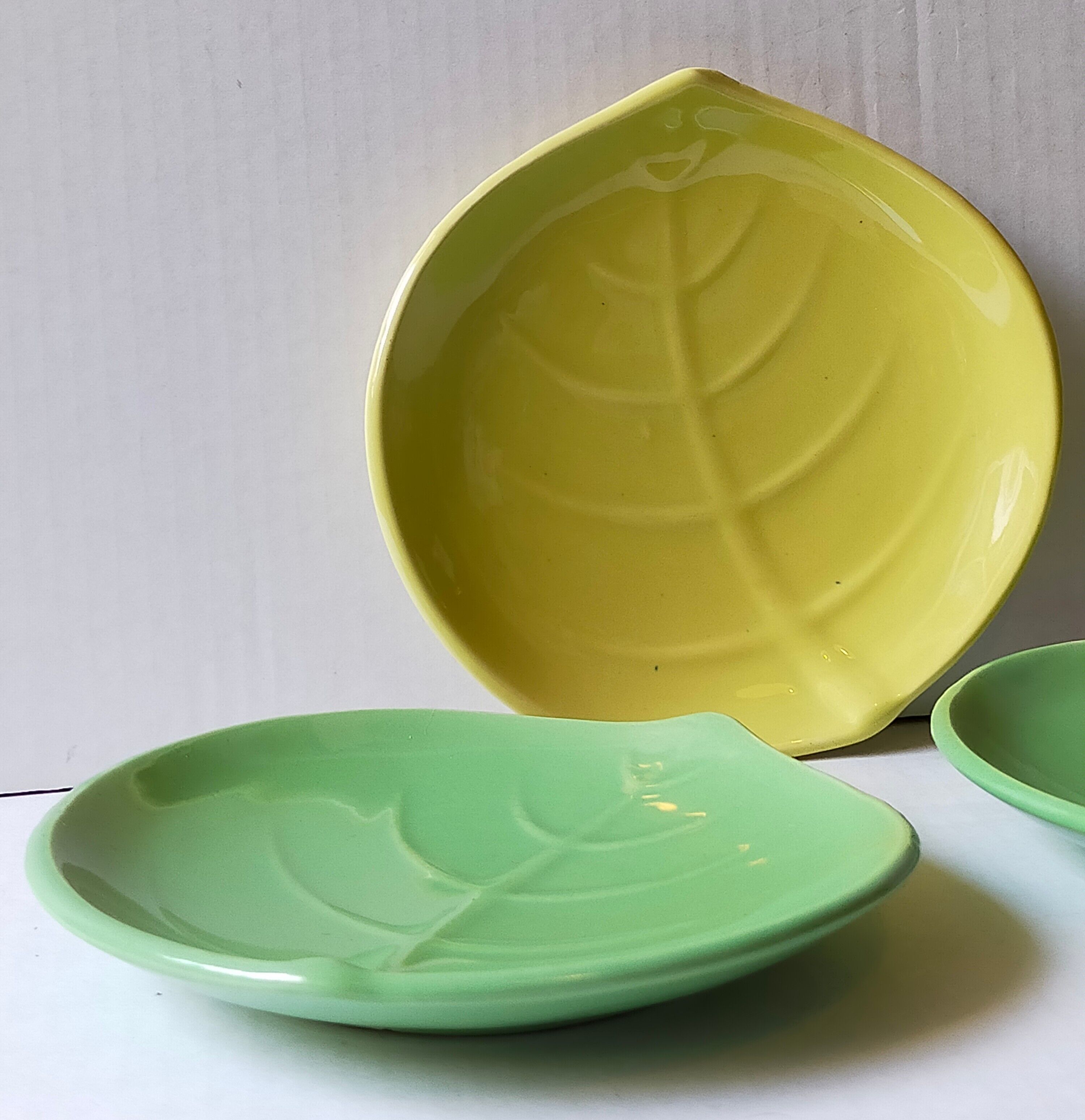 Three ceramic leaf cups 50s