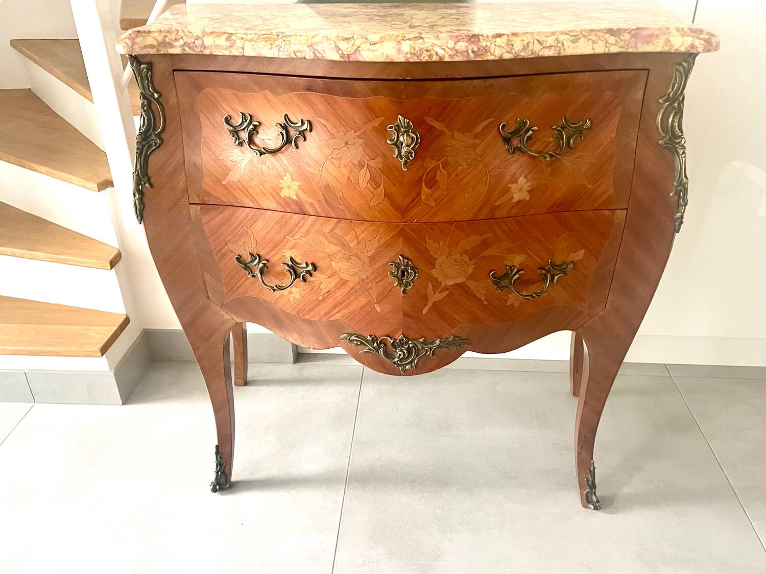 Pair of antique Louis XV chests of drawers in very good condition