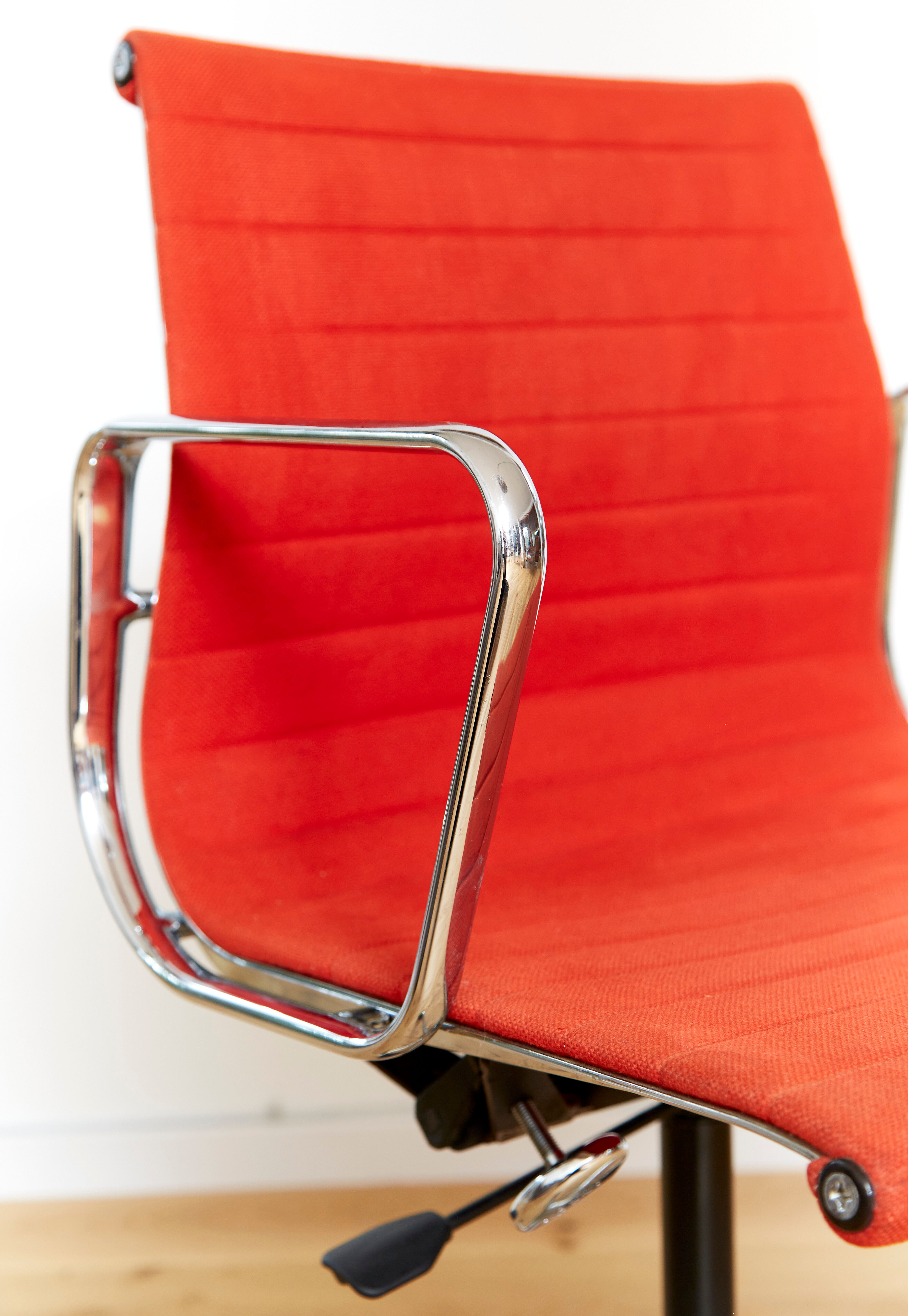 Charles & Ray Eames Bürostuhl office chair EA 117 for Vitra