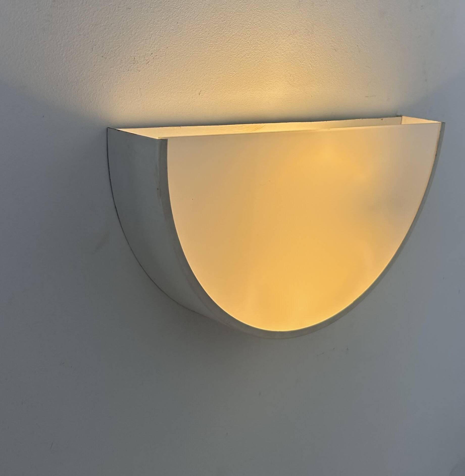 Vintage half-circle wall lamp, white lacquered metal and opaline glass, France 1970