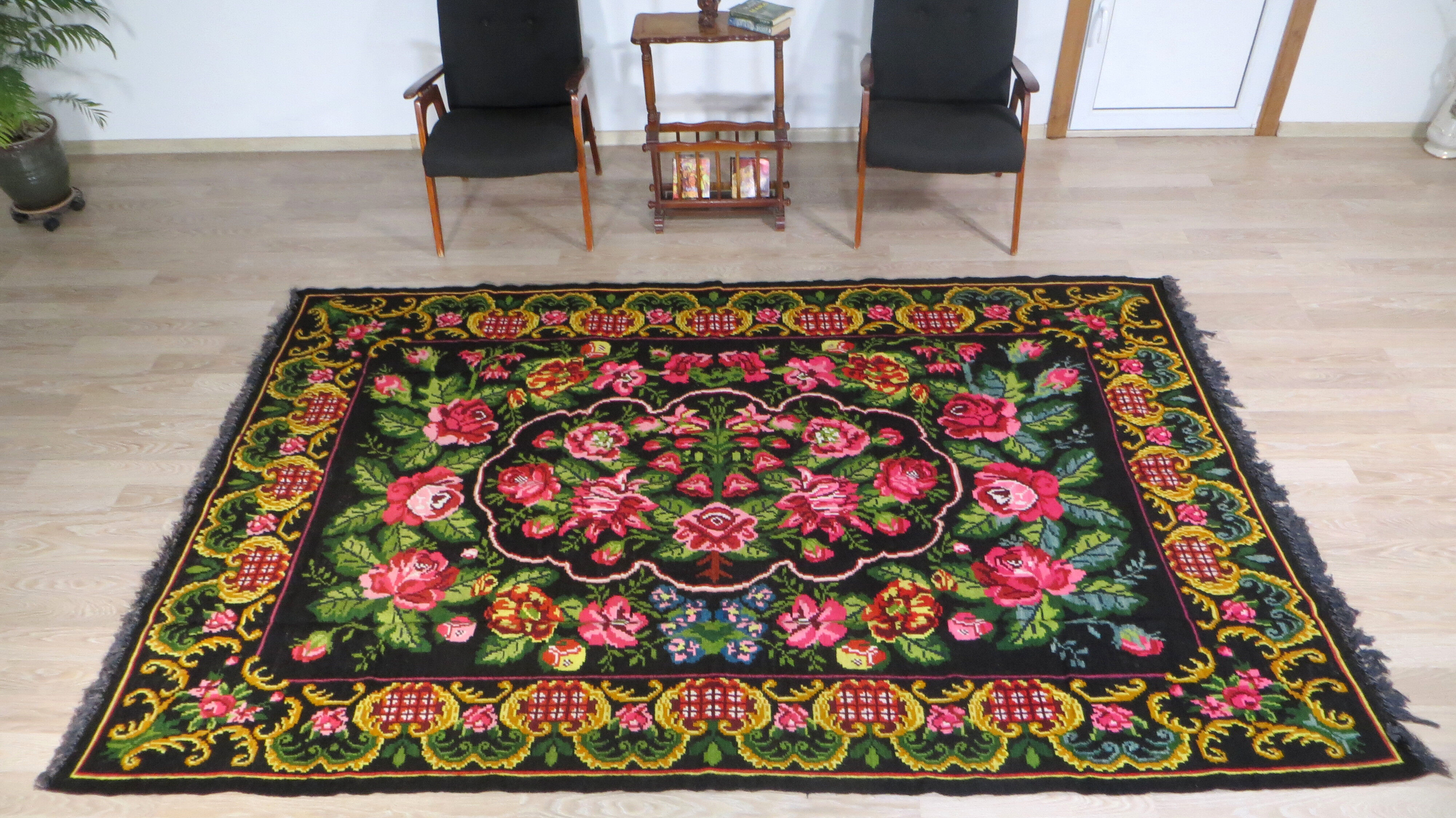 Moldovan carpet 185cm x 283cm