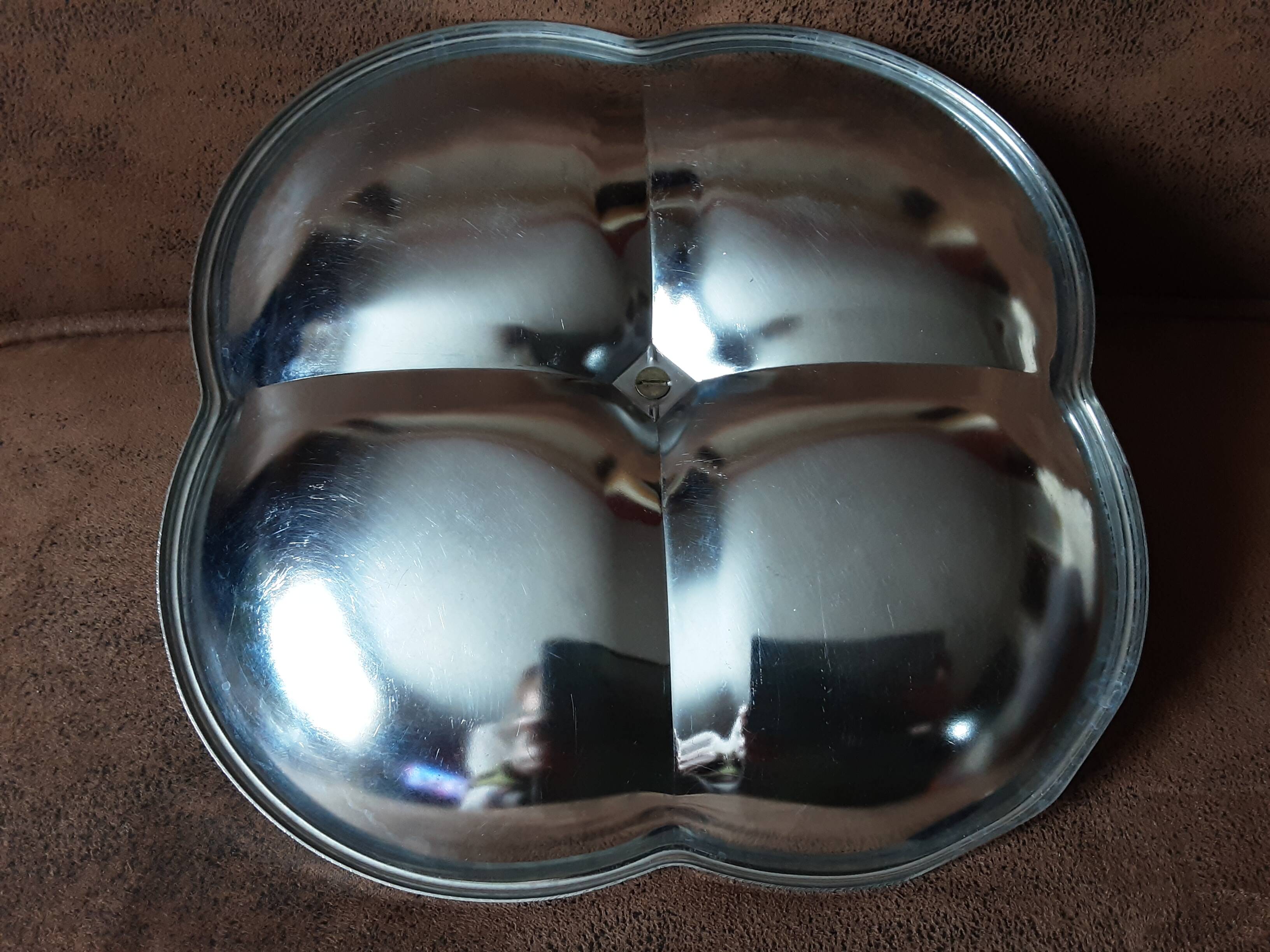 Metal compartment dish