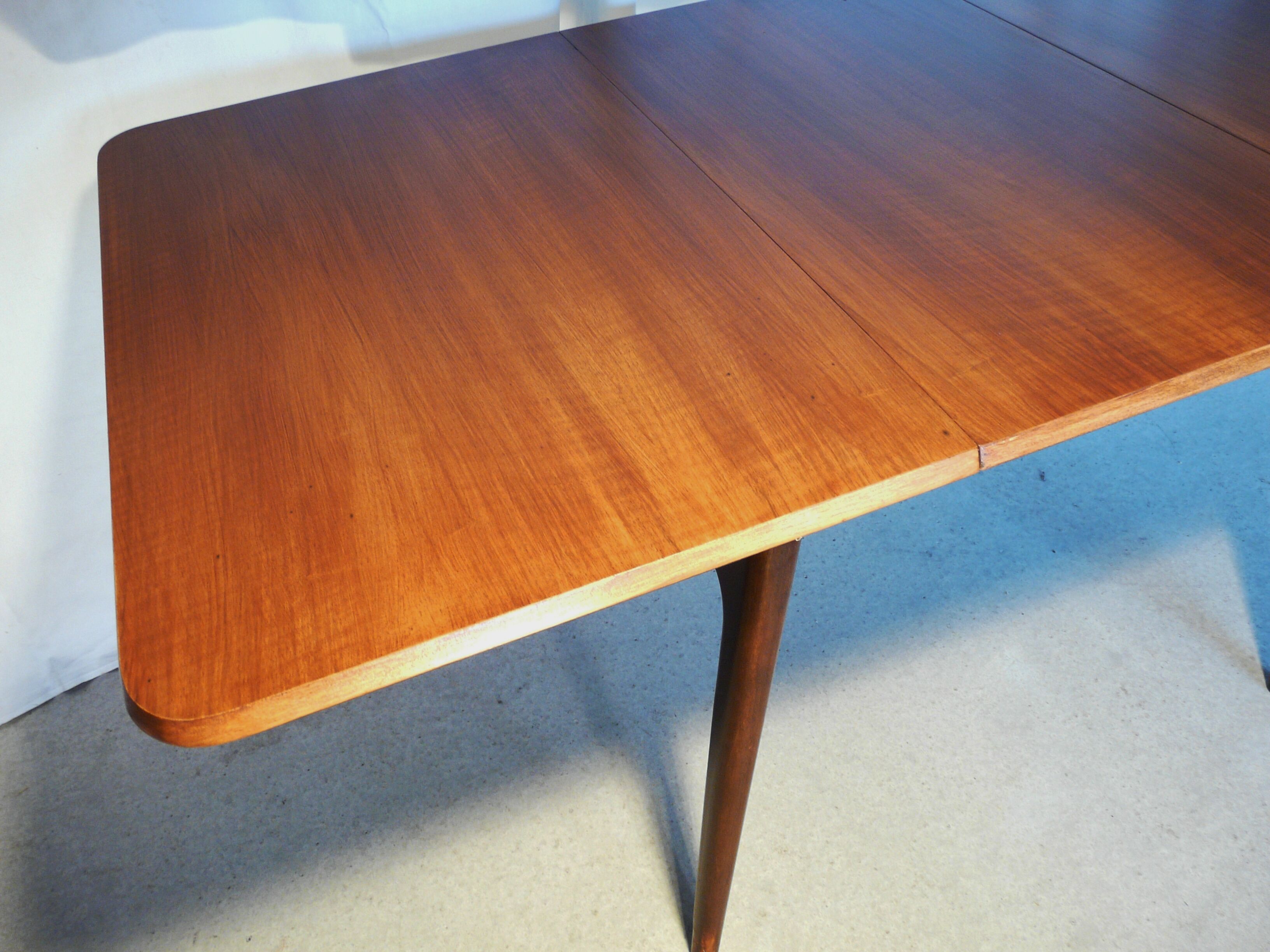 Scandinavian extendable rectangular table