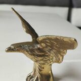 Eagle figurine sculpture with outstretched wings, in solid brass. Size 8 x 15 cm