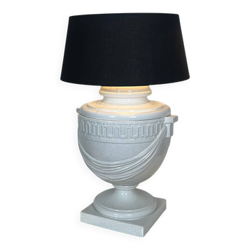 Grande Lampe Urne en Céramique Craquelée Blanche à Drapés et Frise Grecque.