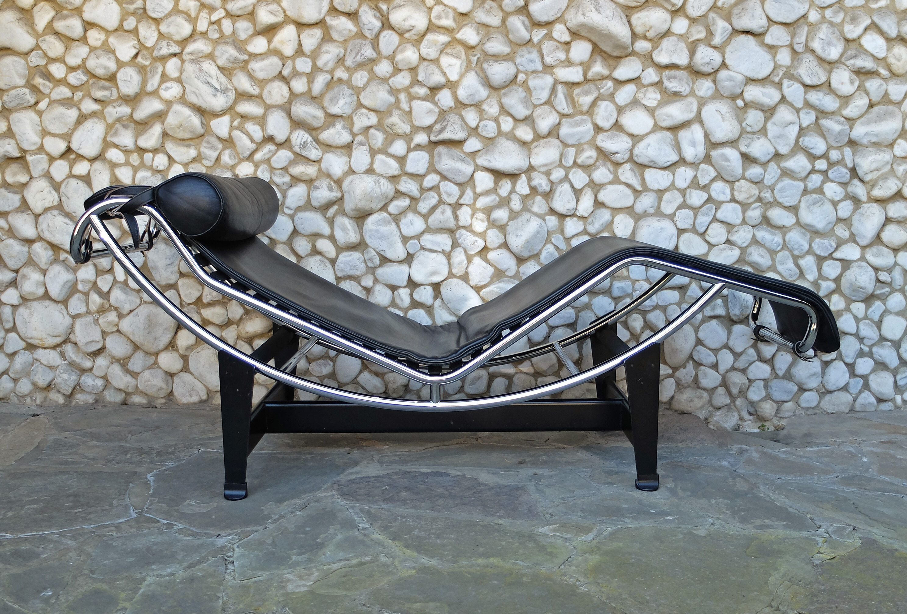 Chaise-longue LC4 par Le Corbusier Perriand Jeanneret pour Cassina