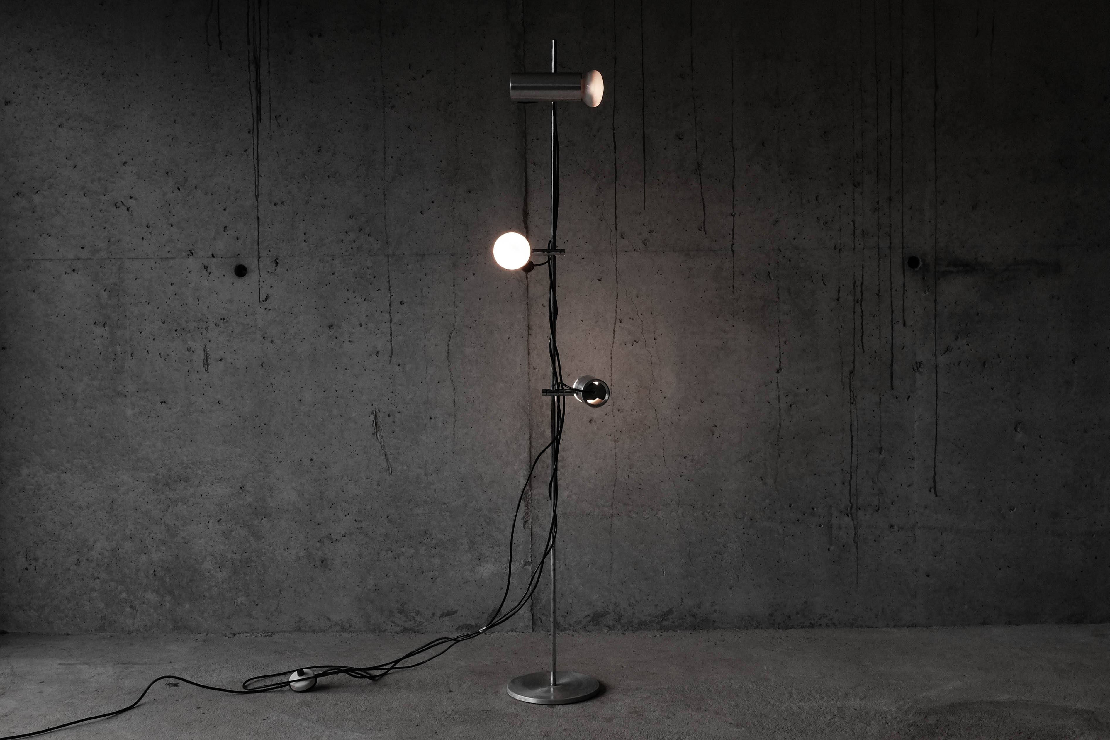 Chrome 70s design lamppost