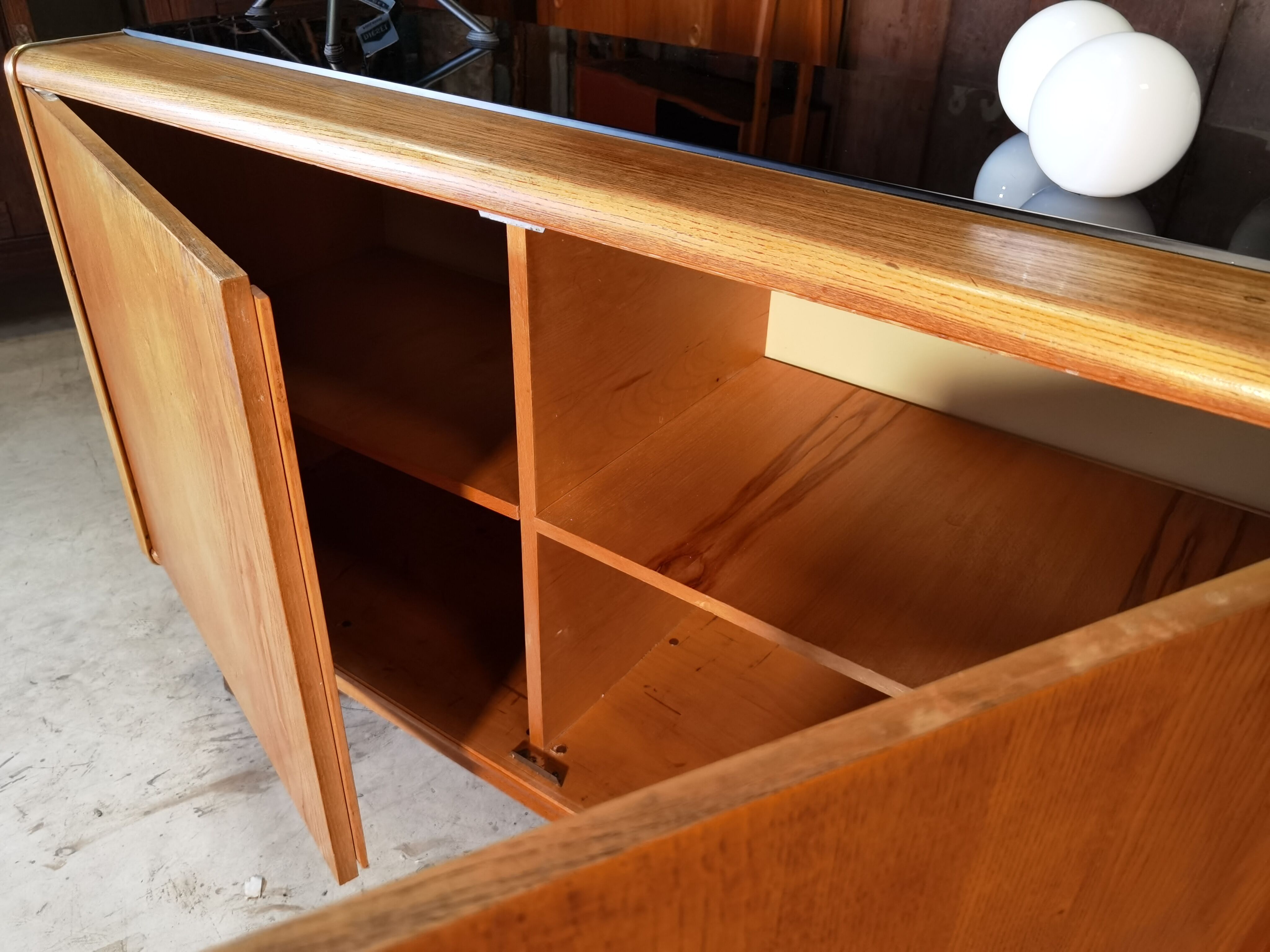 Buffet down by B. Landsman and H. Nepo-itek for Jitona Sobslav