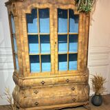 Old Dutch-style display cabinet