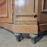 Large oak wardrobe from the early 18th century.