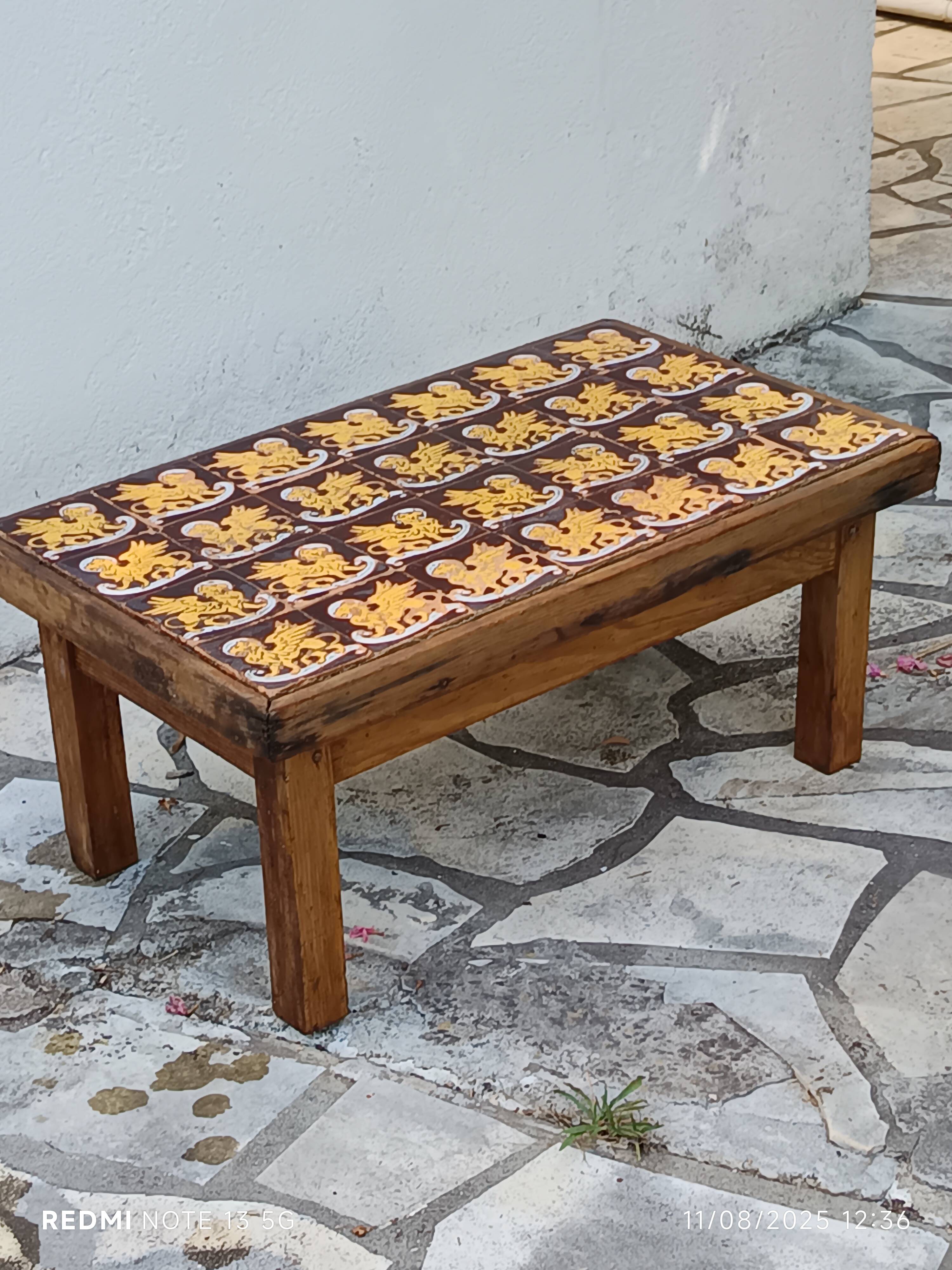 Vintage ceramic coffee table – Heraldic griffon decor – 1970