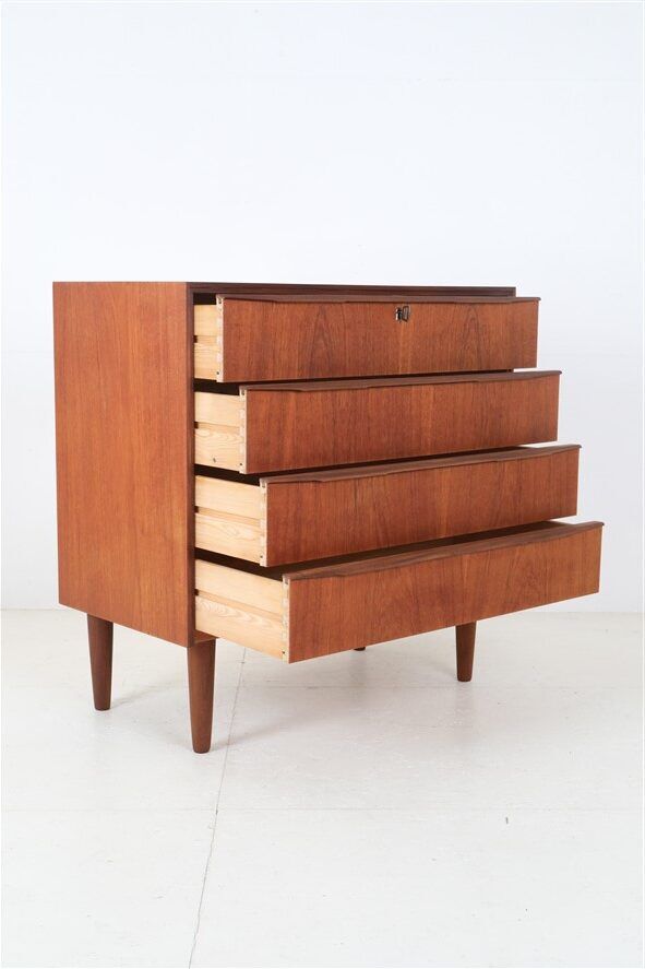 Fully restored mid-century teak dresser with 4 drawers / Danish modern design / 1960s