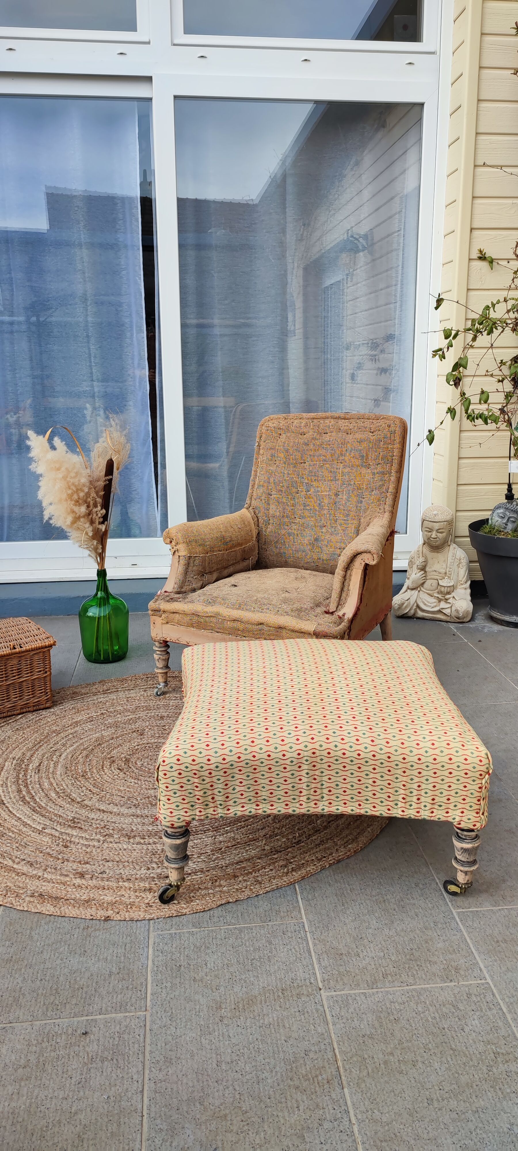 Napoleon III armchair with its 4 original castors - its footrest