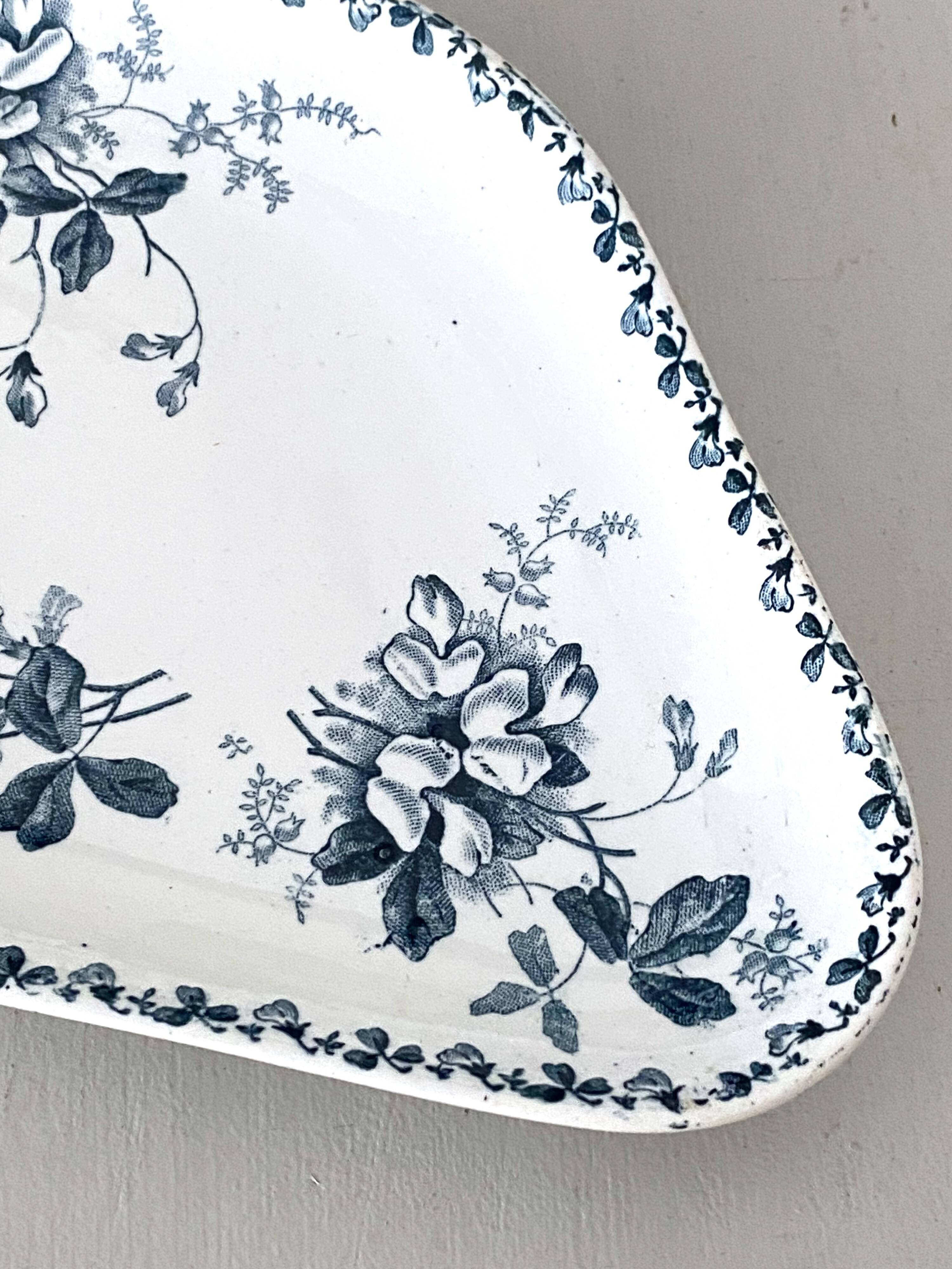 Small old Saint Amand dish