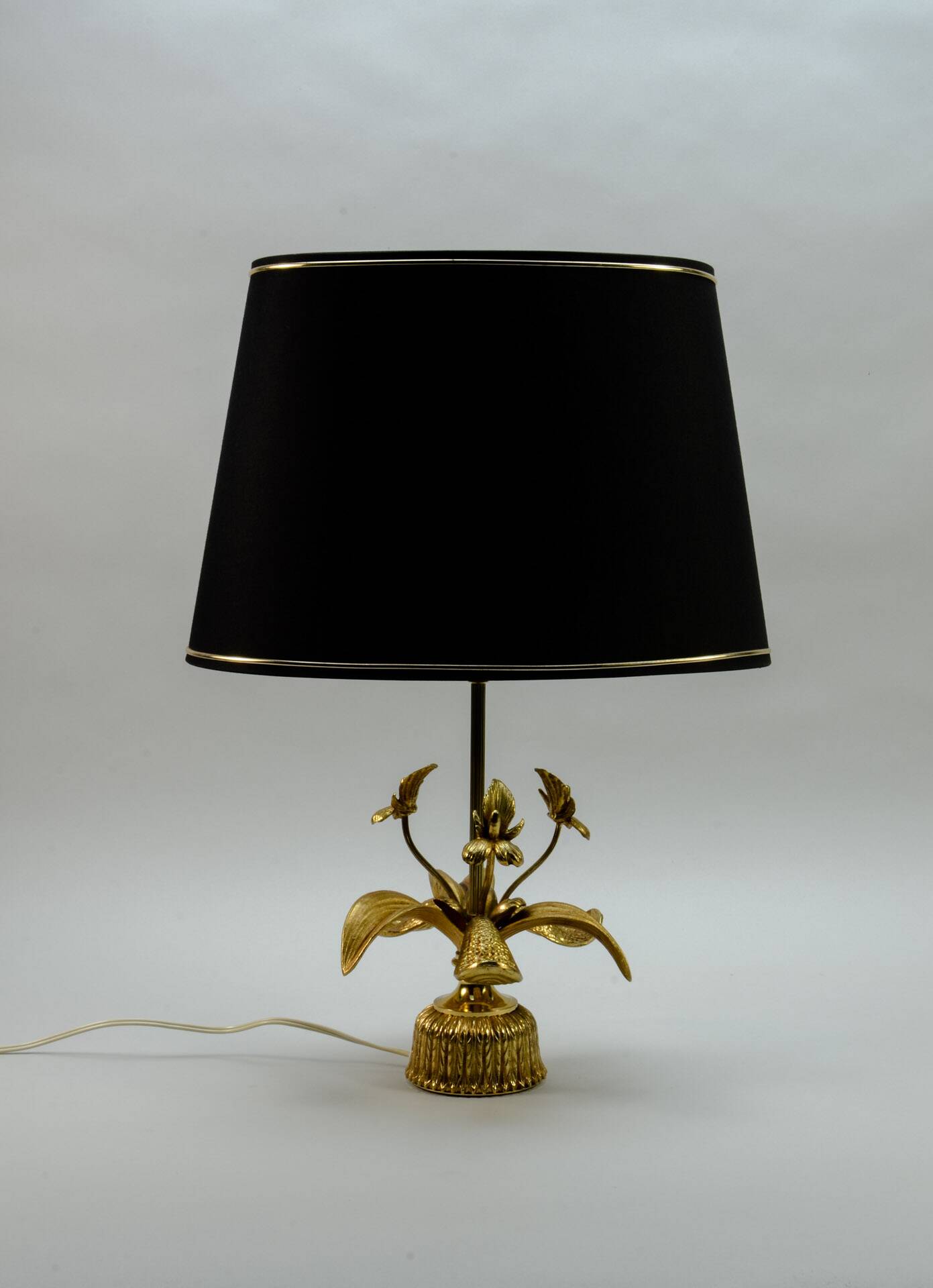 Exclusive Mid-Century Design Brass 'Fleur de Lis' Table Lamp, 1960s