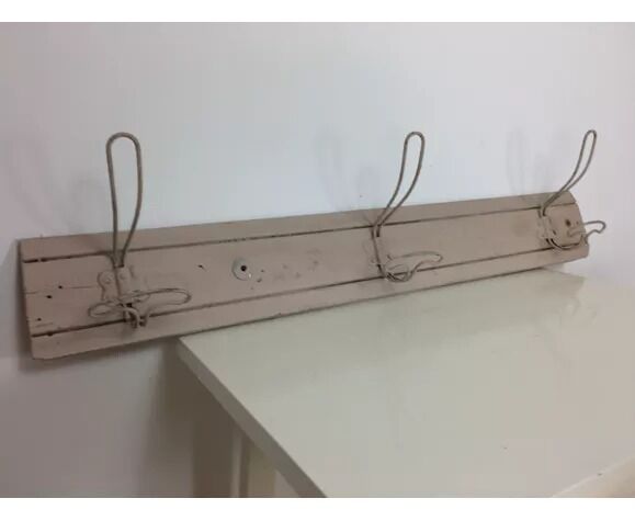 Wall coat rack 3 hooks classic pink