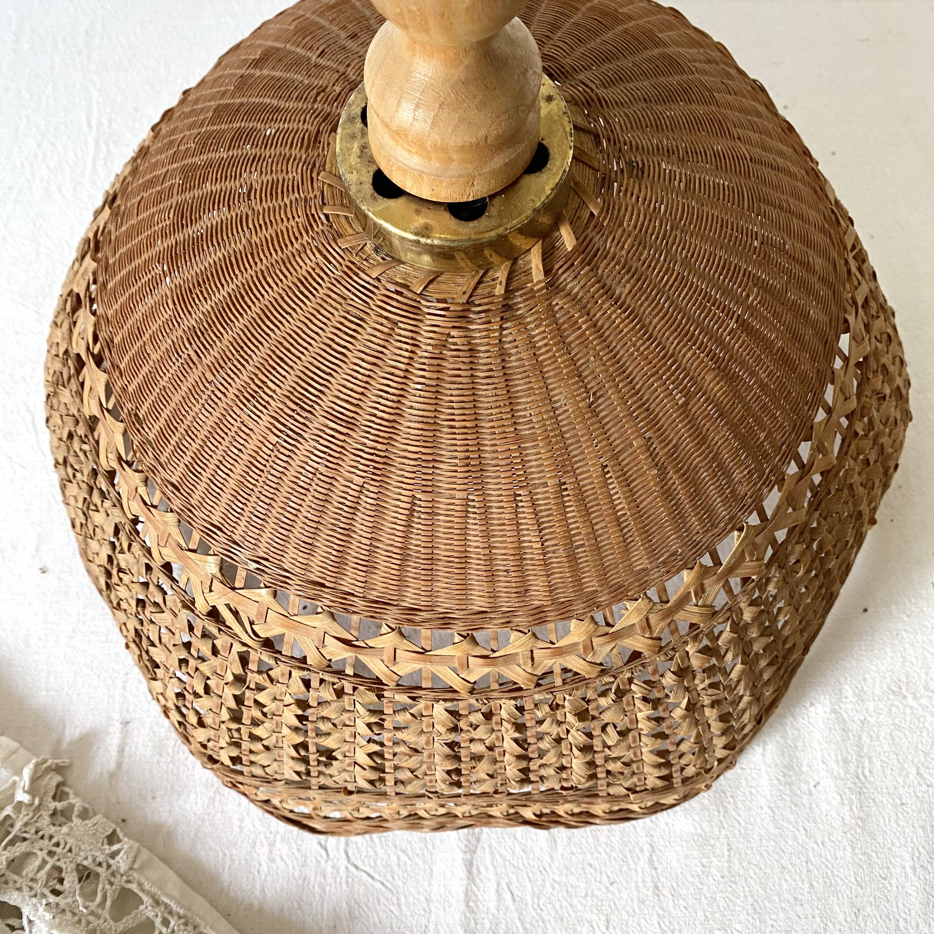 Hanging rattan lampshade