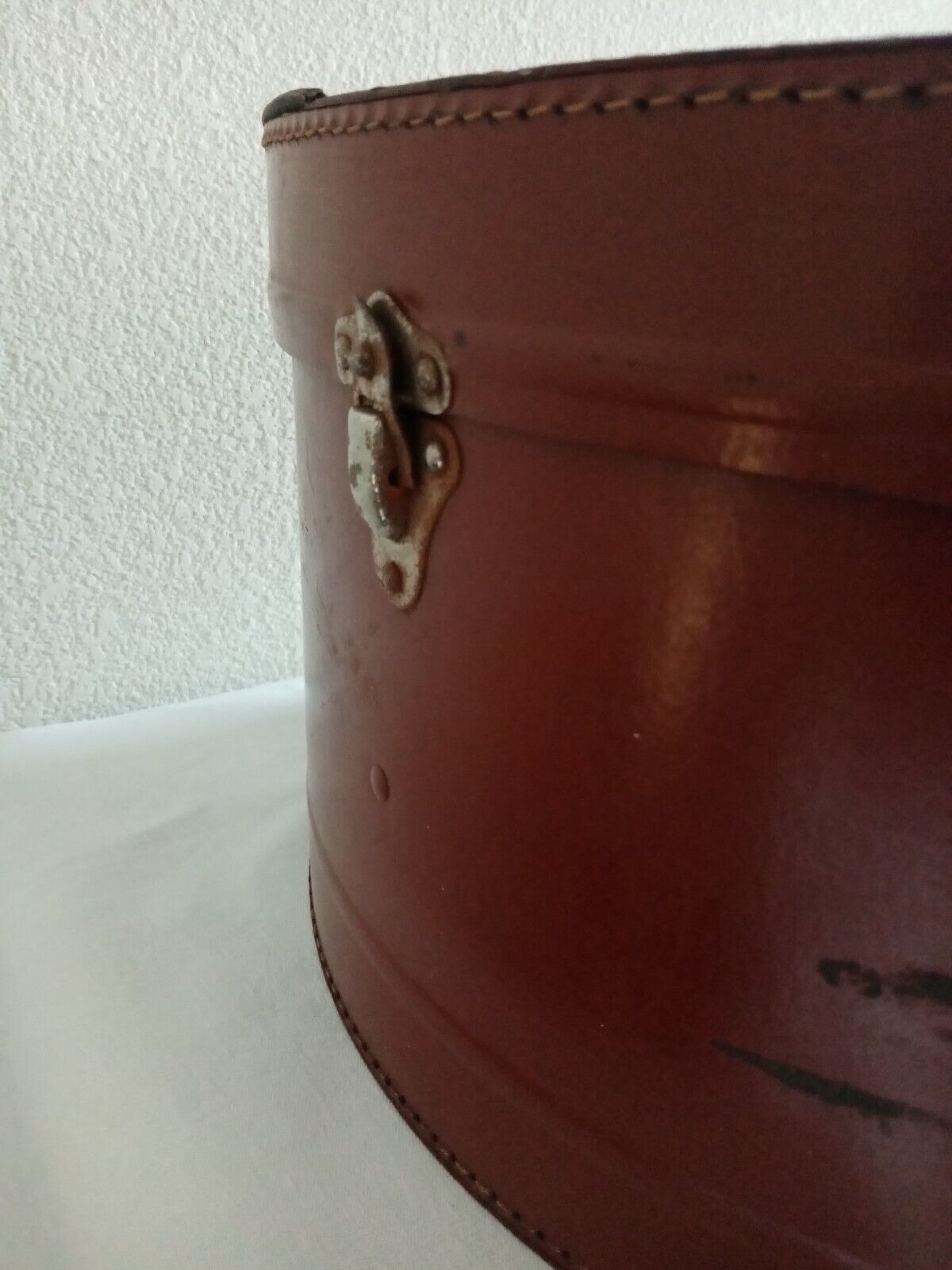 Old hat box SILKA diameter 39 cm