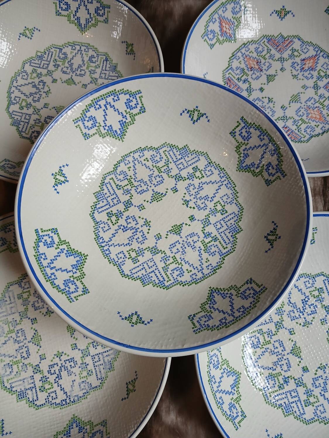 7 small deep plates Salins France