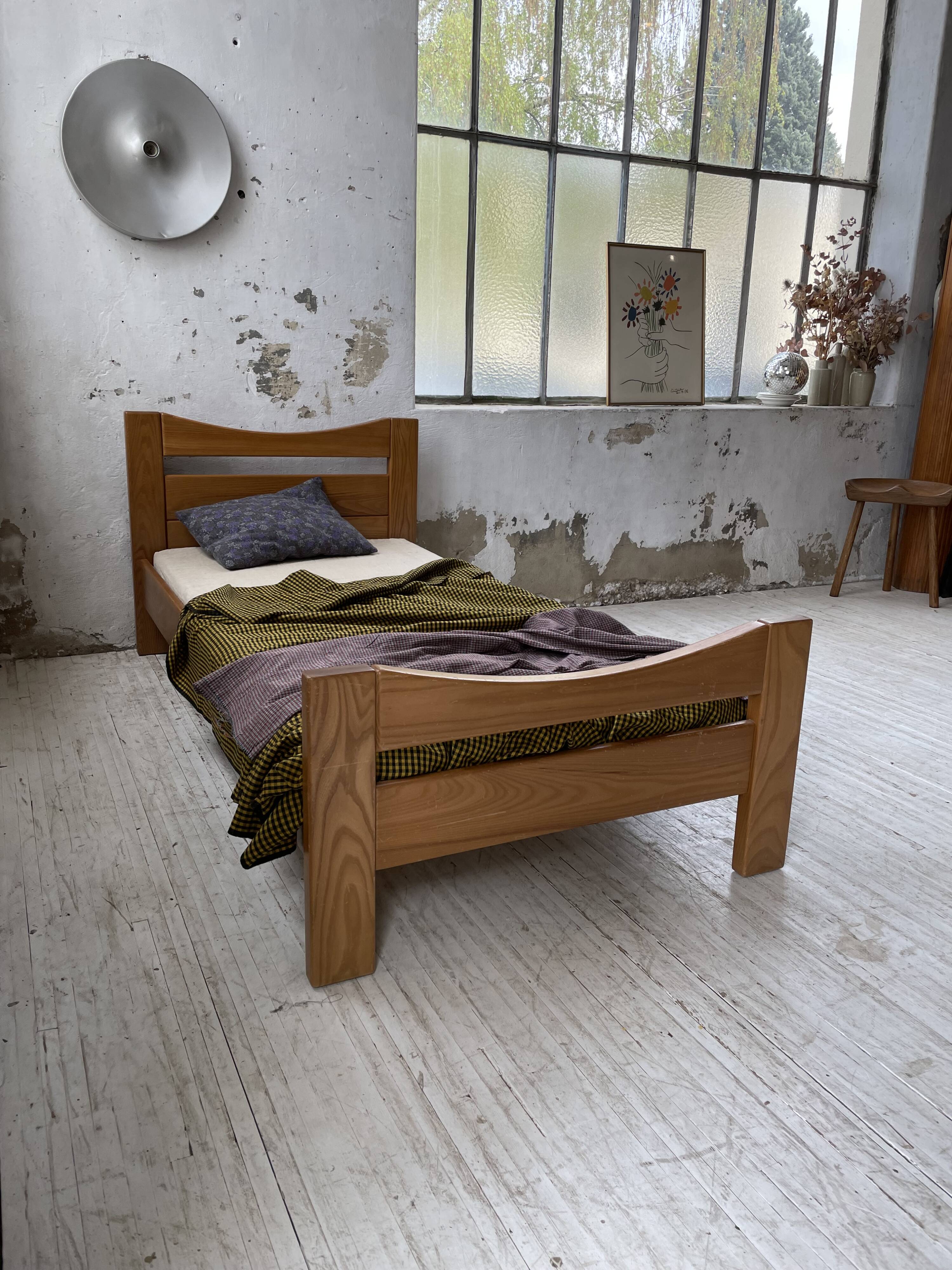 Maison Regain solid single bed