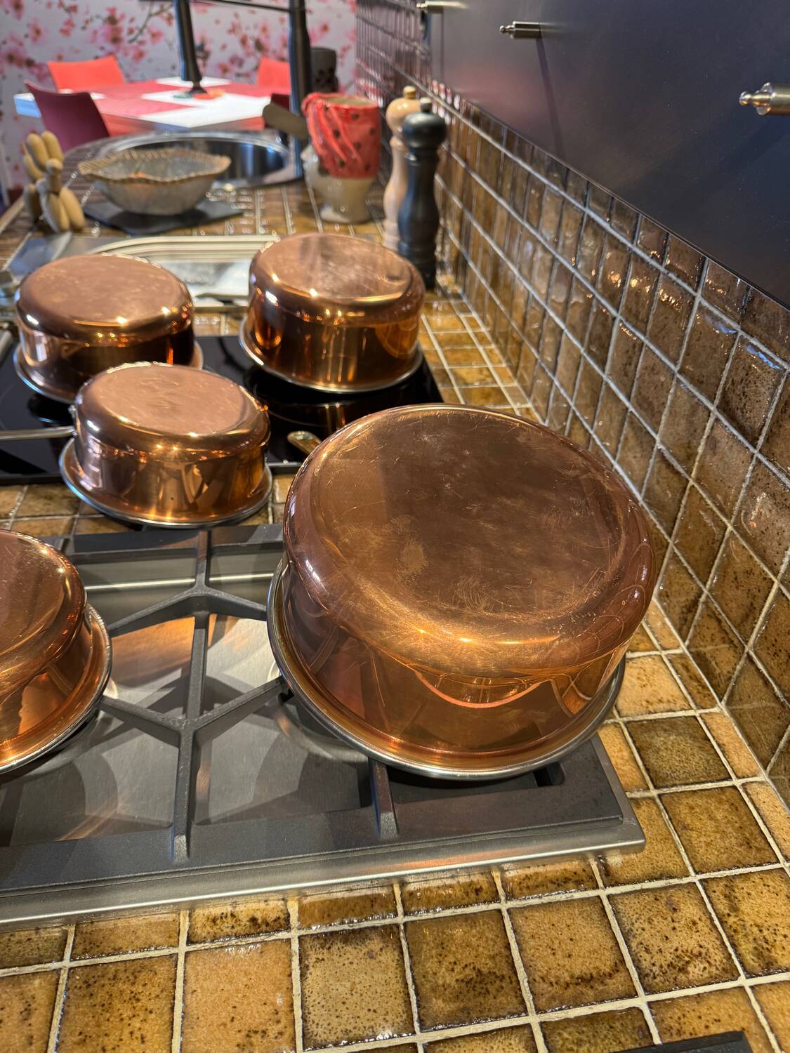 Set of 5 copper saucepans