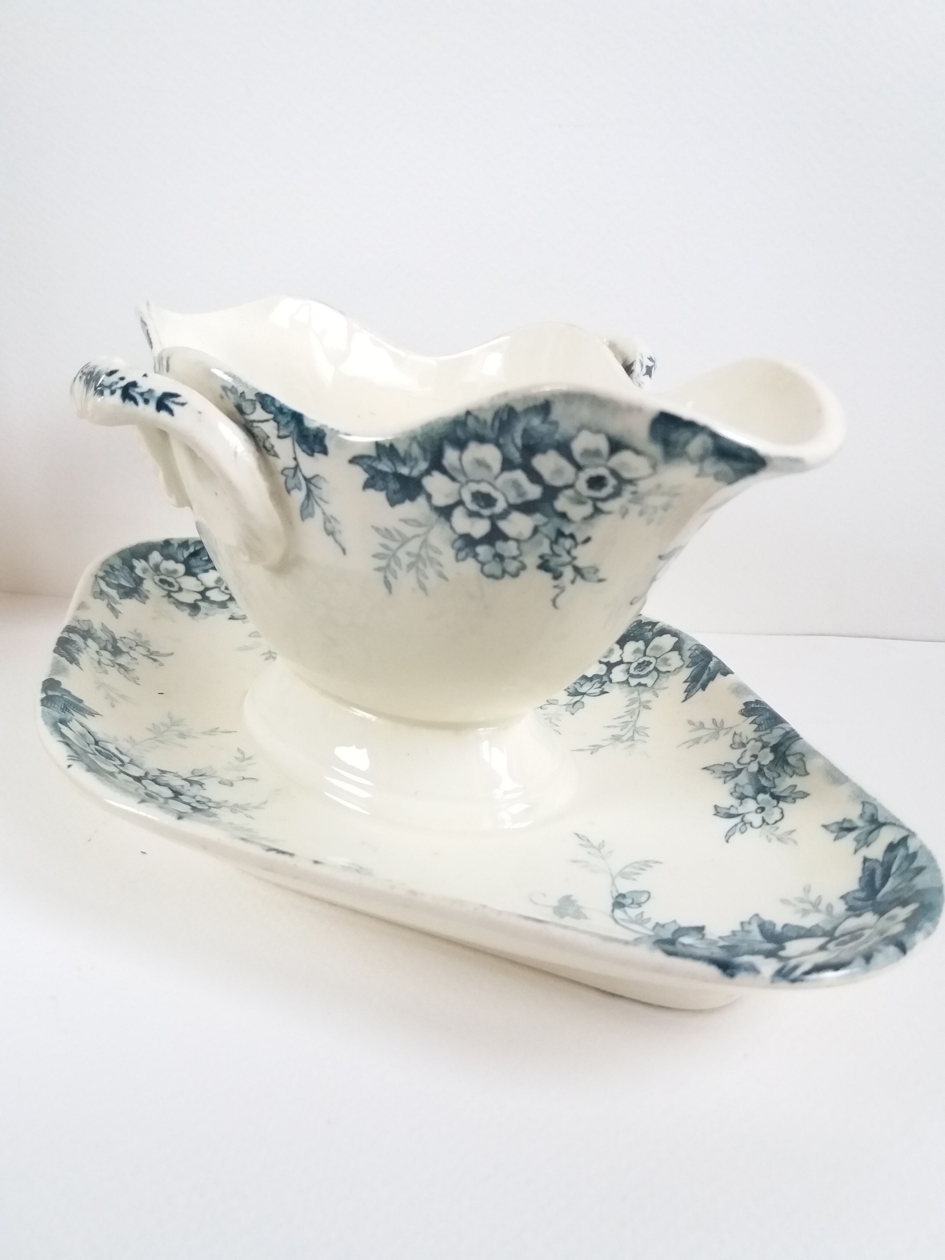 "Eglantines" saucière