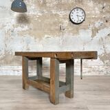Carpenter's workbench in solid beech wood.