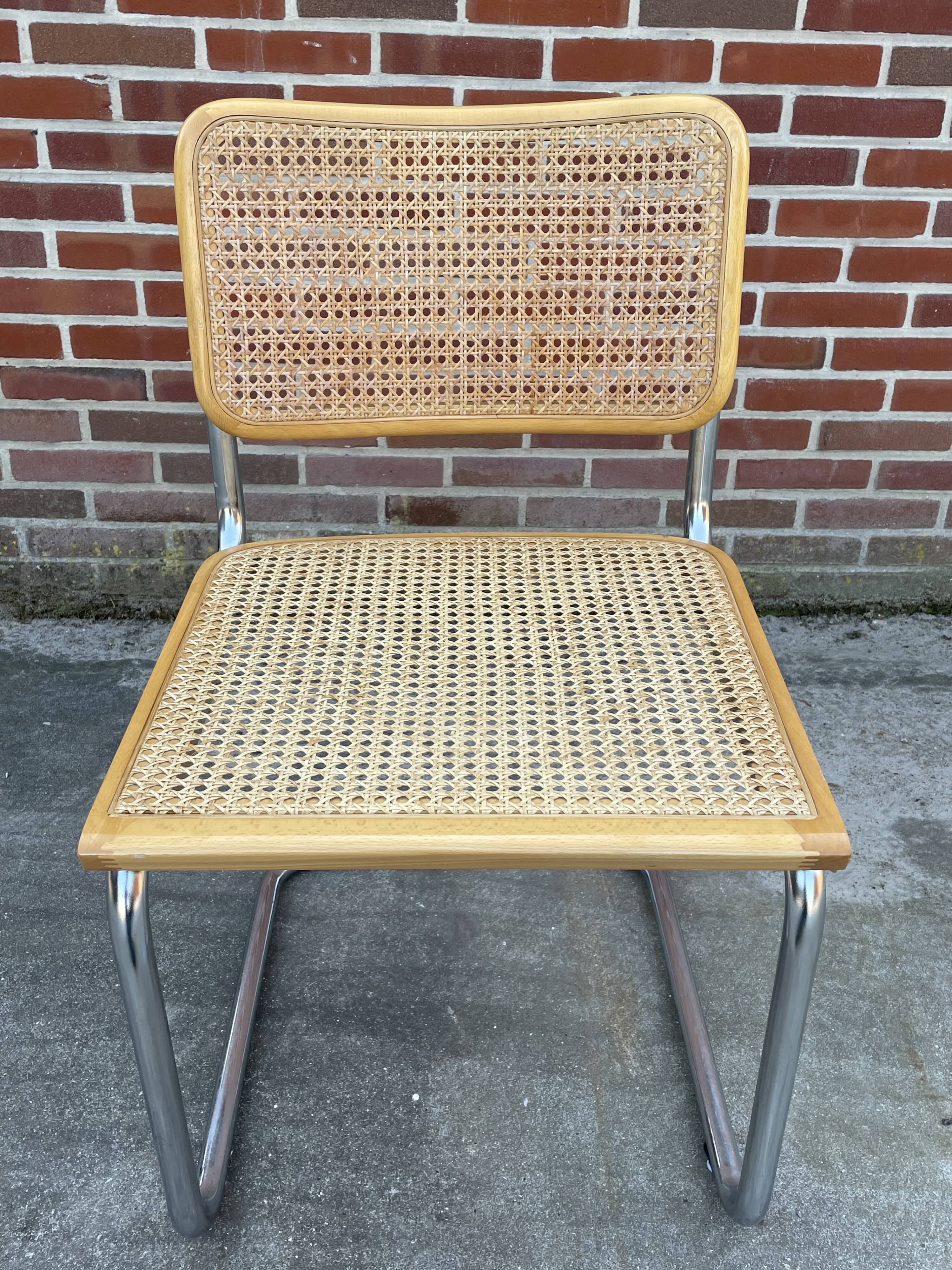 Lot de  4 chaises modèle Cesca B32