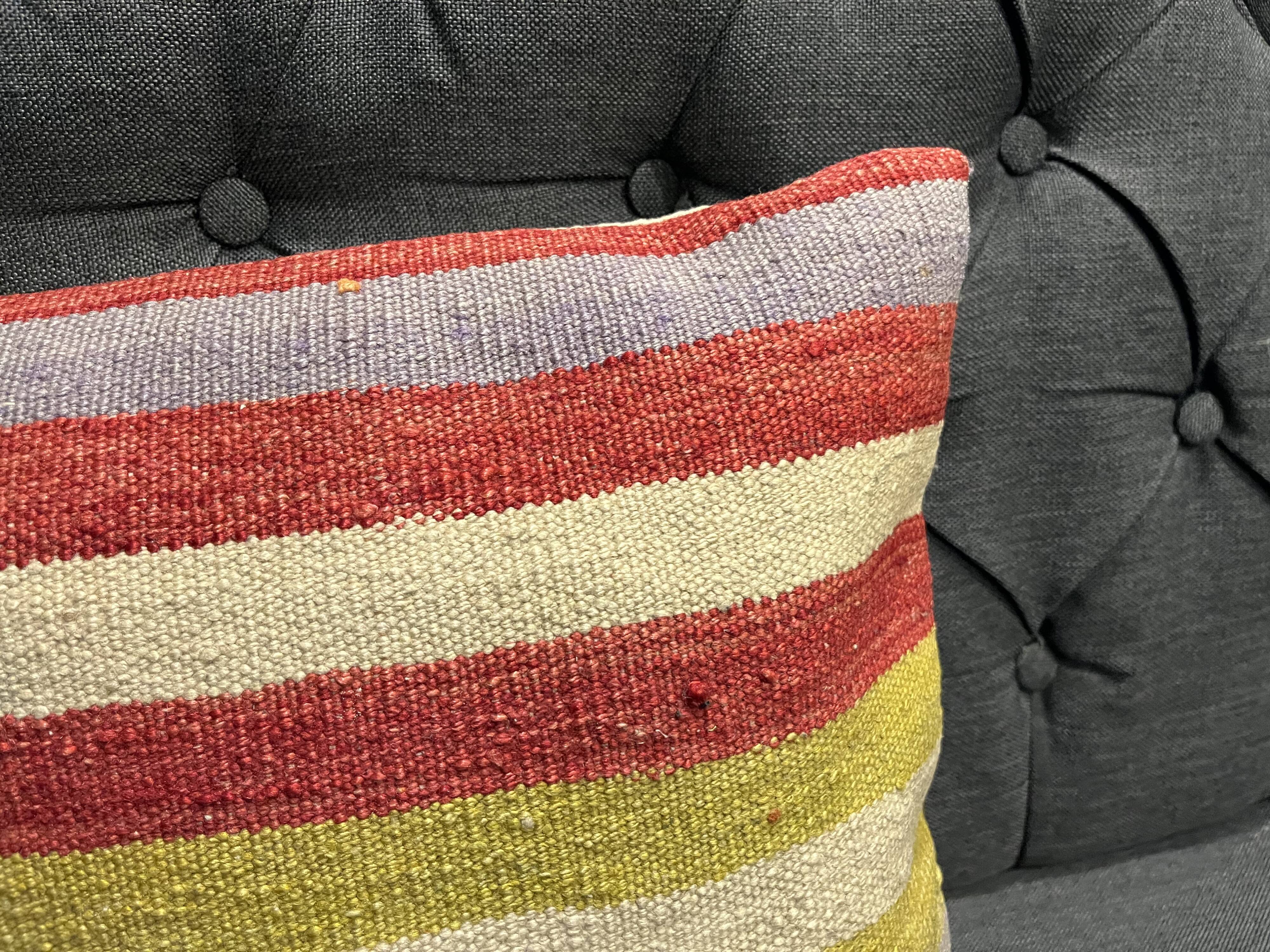 Coussin en laine turque à rayures