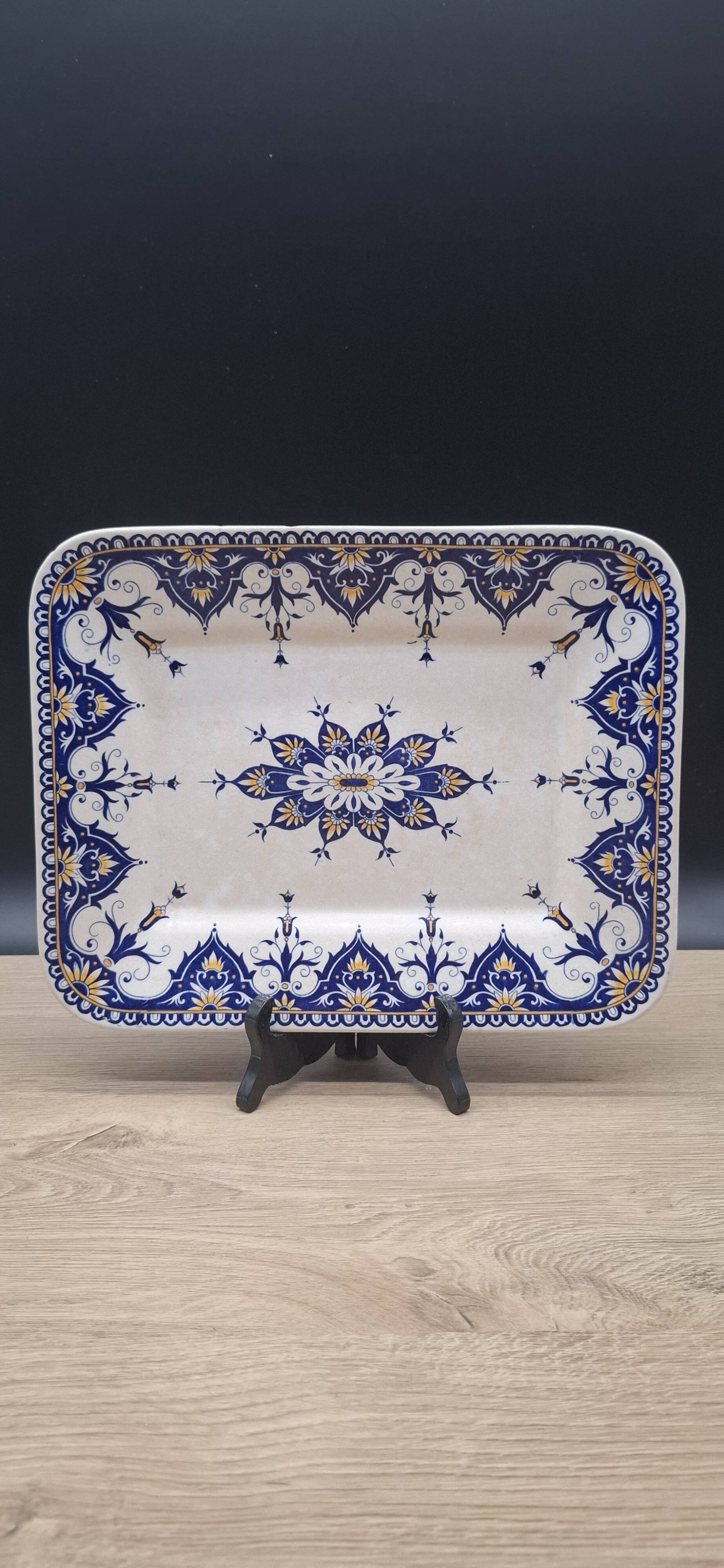 Antique Sarreguemines earthenware dish, Cluny model, 19th century