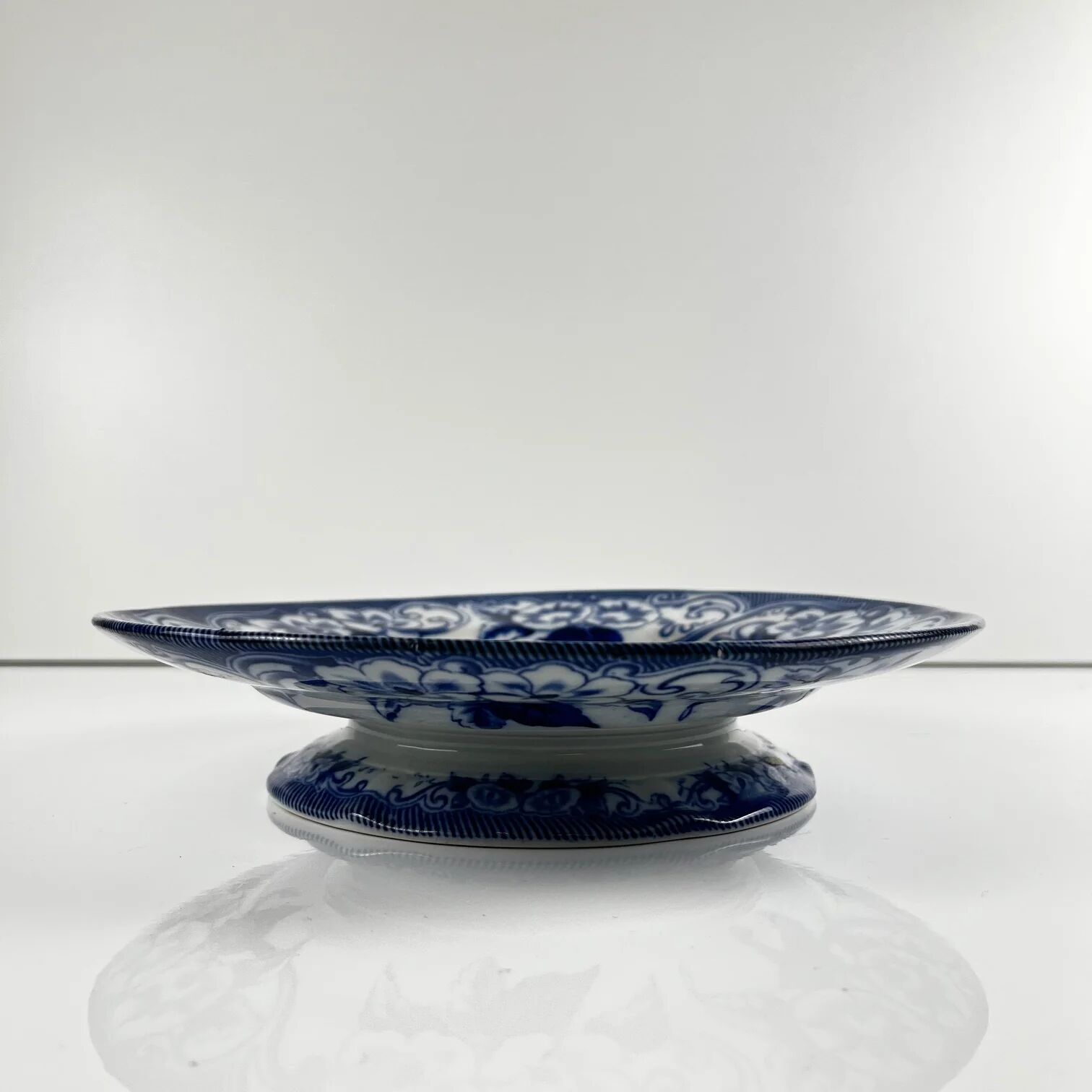 Plate on pedestal in ironstone "Flora" – Creil and Montereau, 19th century, blue