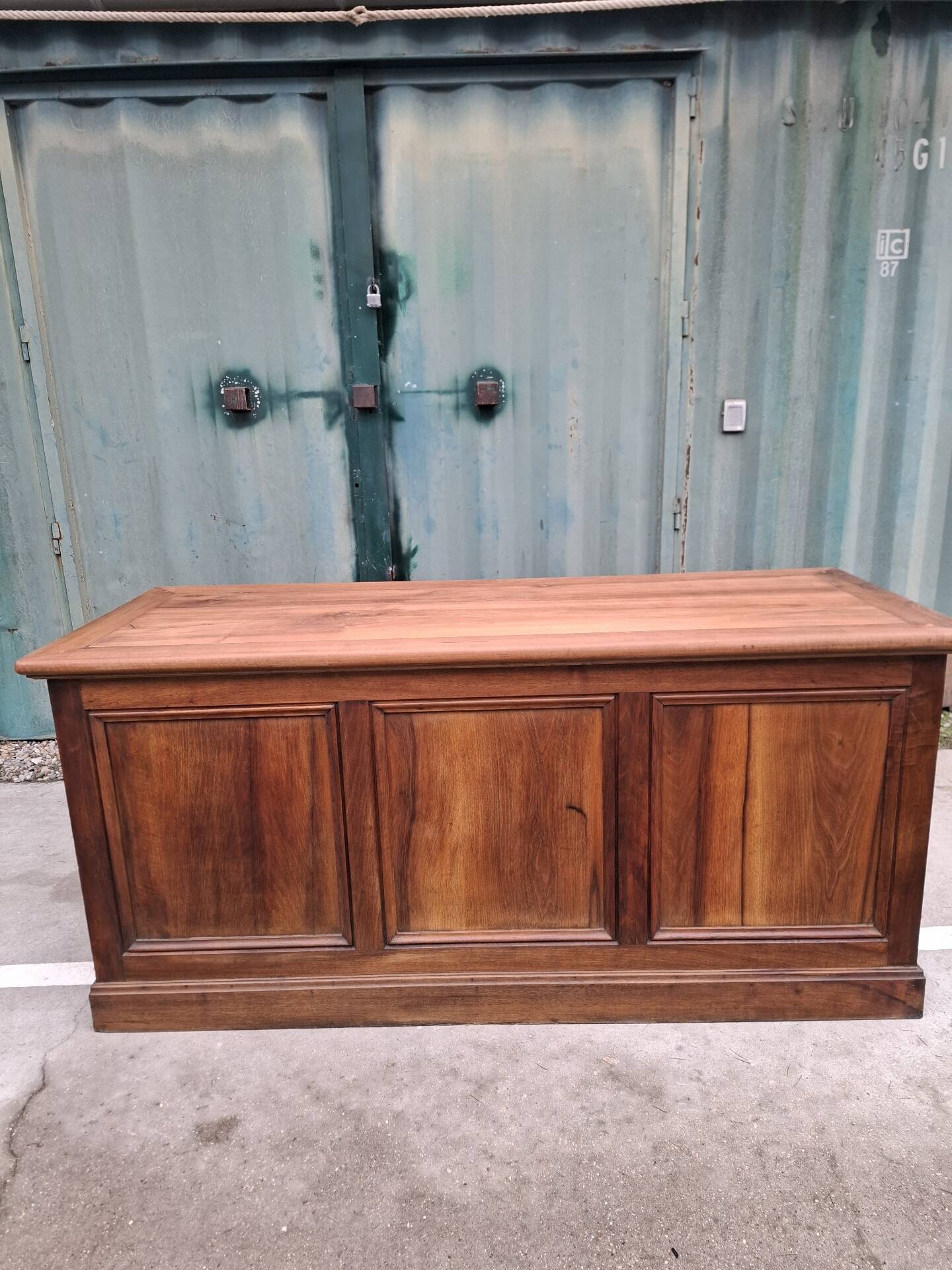 Trade counter