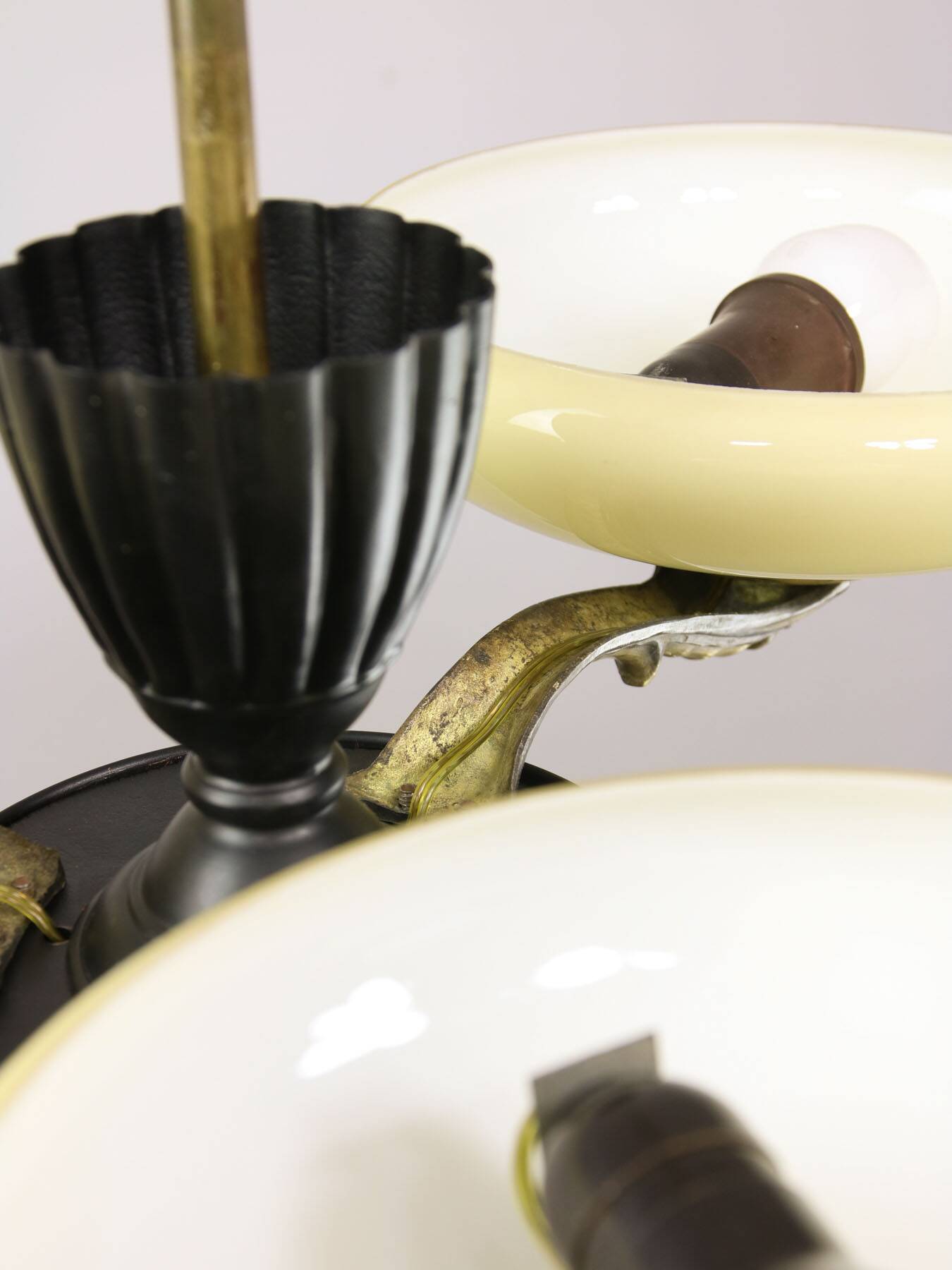 Lustre figuratif Art Déco en laiton français, 1930