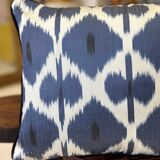 Coussin en soie ikat