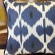 Coussin en soie ikat