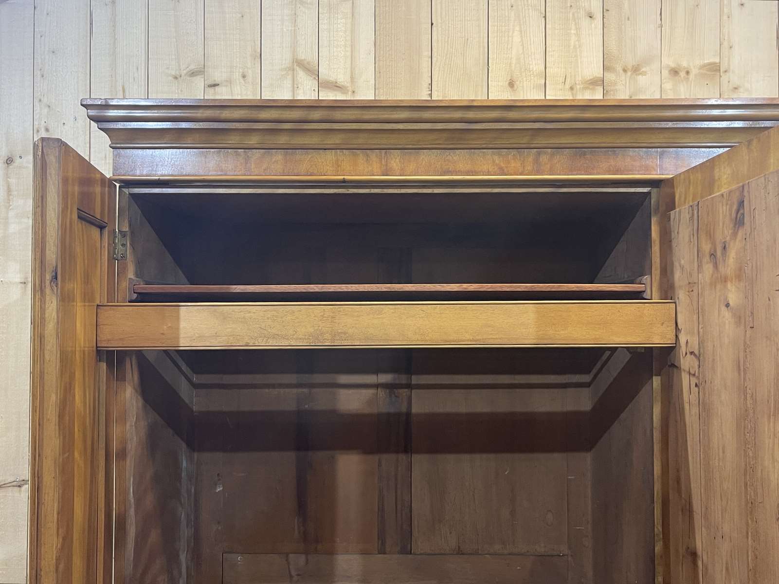 19th-century Victorian wardrobe in light mahogany - dismountable