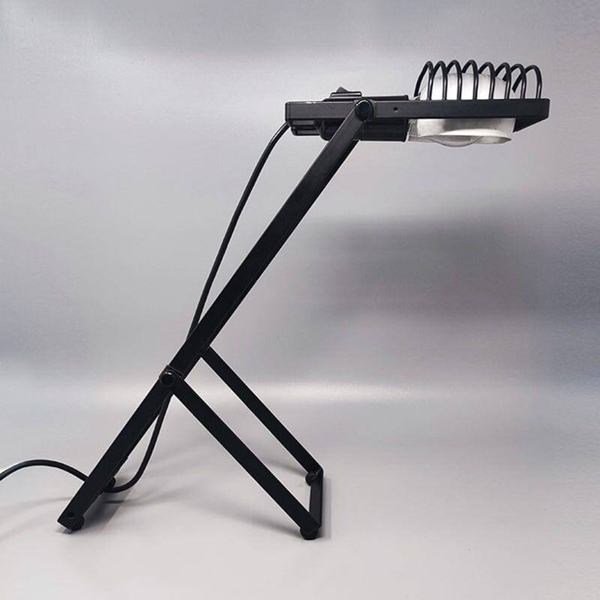 1970s Gorgeous Black Table Lamp "Sintesi" by Ernesto Gismondi for Artemide. Made in Italy
