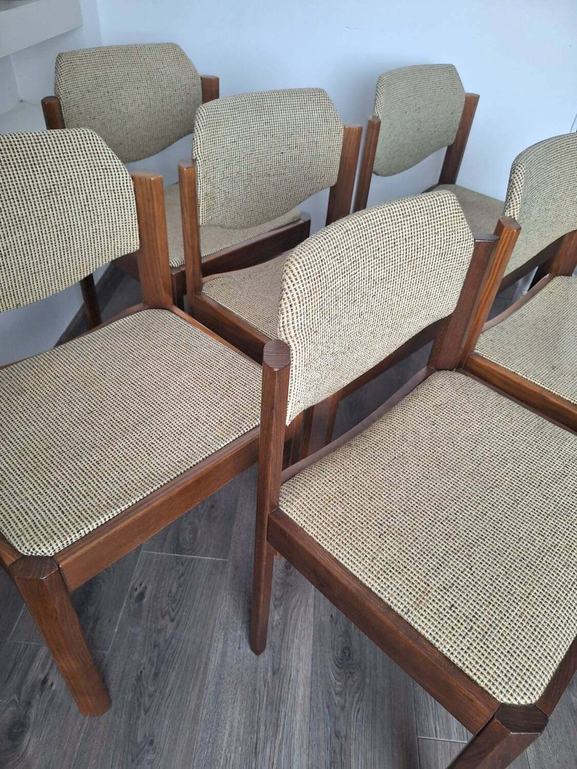Table and its 6 vintage elm chairs, Scandinavian design furniture.